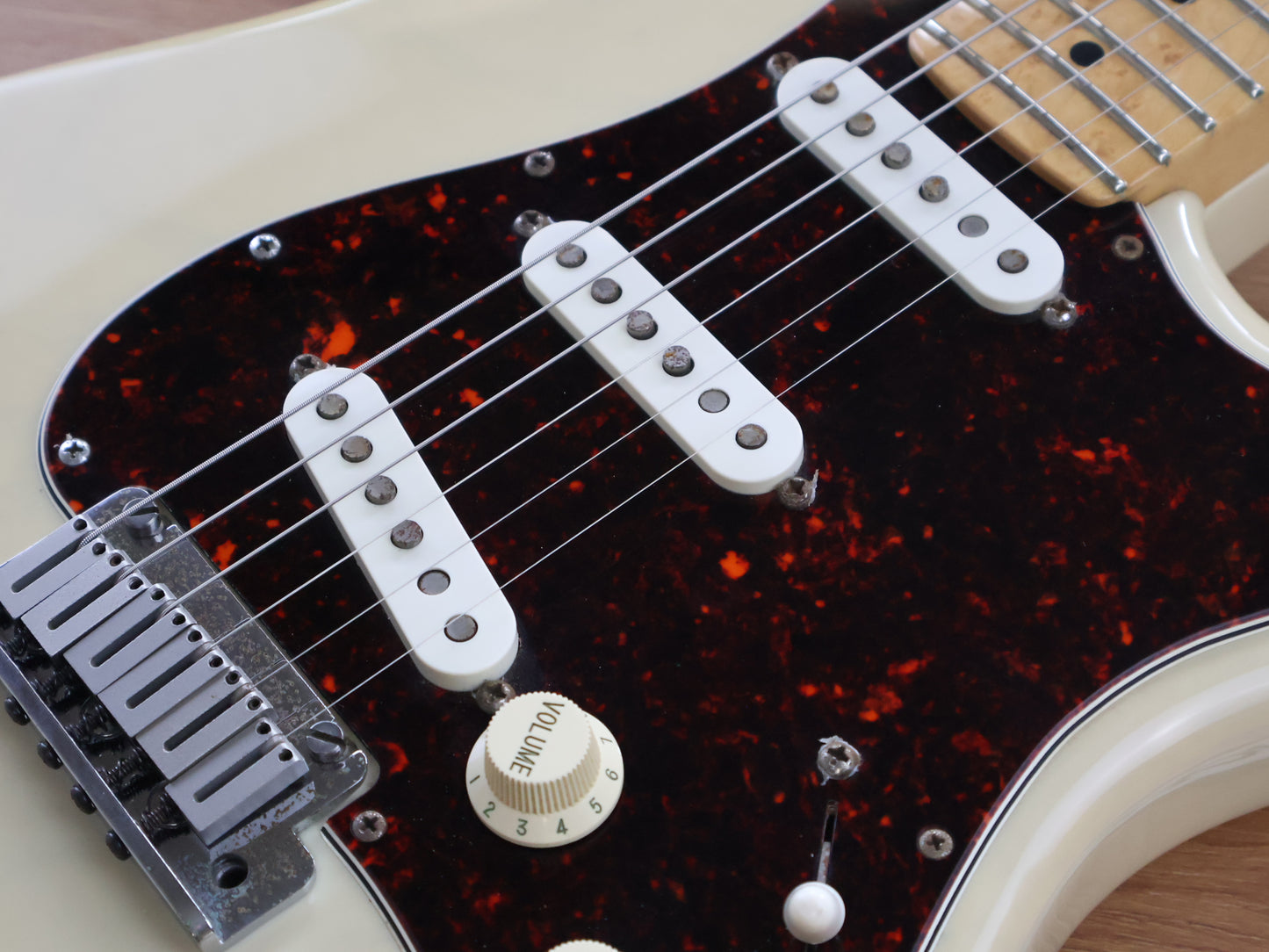 1997 Fender USA Custom Shop American Classic Stratocaster (White Blonde)