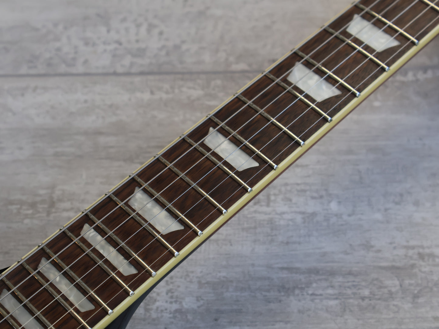 Epiphone "Inspired by Gibson" '63 Reissue Firebird (Vintage Sunburst)