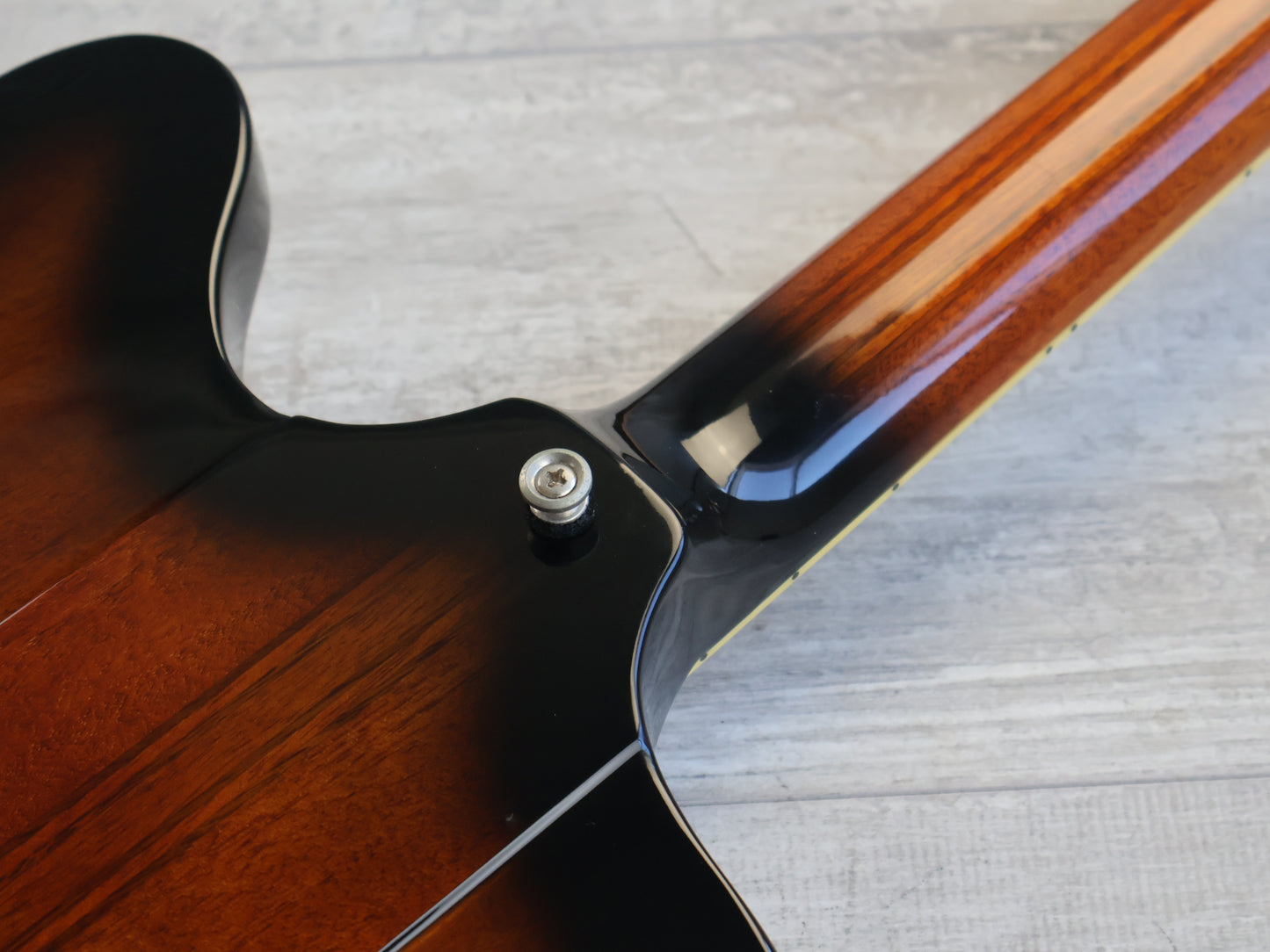 Epiphone "Inspired by Gibson" '63 Reissue Firebird (Vintage Sunburst)