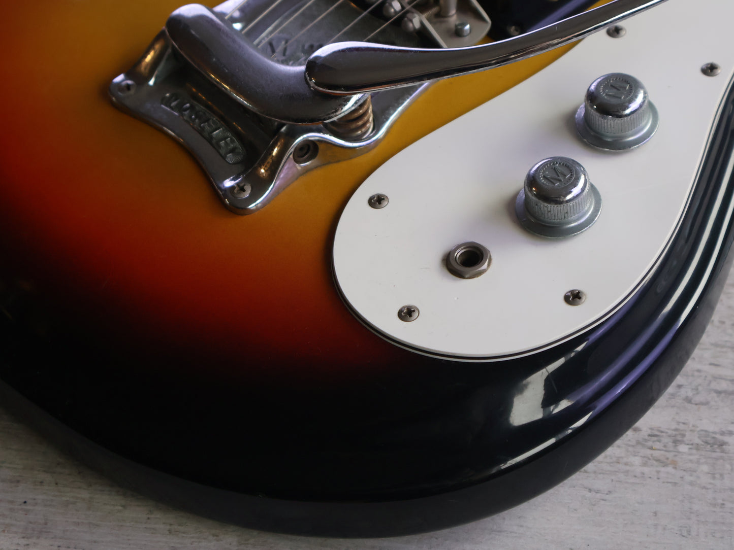 2000's Mosrite "1963" Reissue Ventures Model w/Moseley Tremolo (Sunburst)