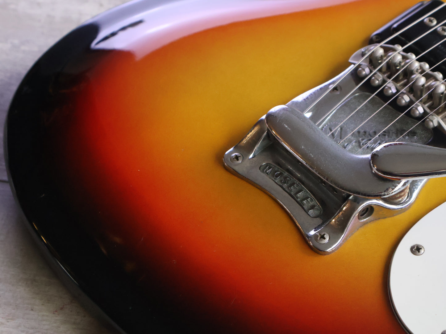 2000's Mosrite "1963" Reissue Ventures Model w/Moseley Tremolo (Sunburst)