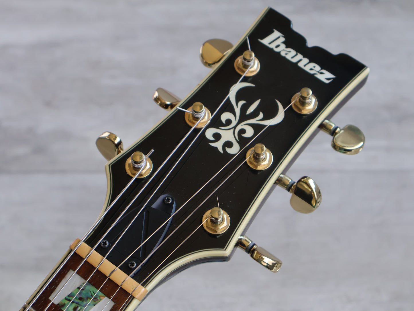 Ibanez AR420 AR Standard Double Cutaway (Violin Sunburst)