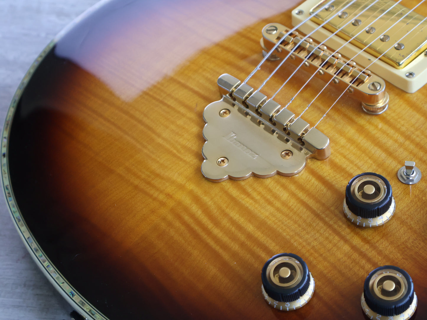 Ibanez AR420 AR Standard Double Cutaway (Violin Sunburst)