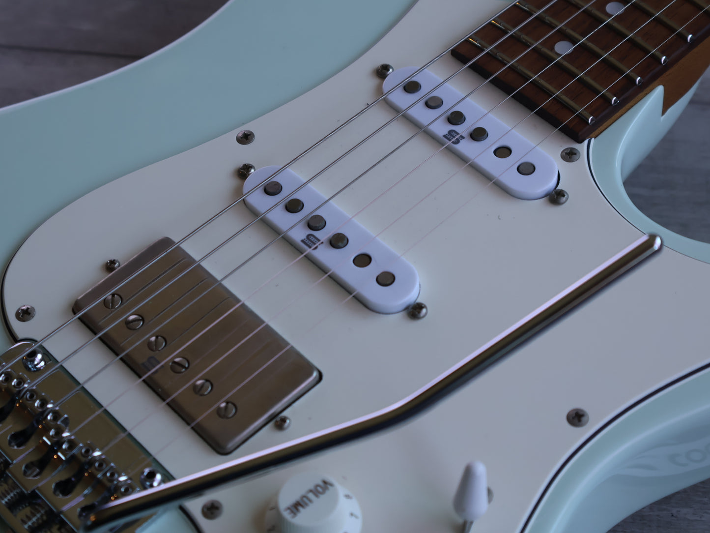 2023 Ibanez Japan AZ2204NW HSS Prestige Series Superstrat (Mint Green)
