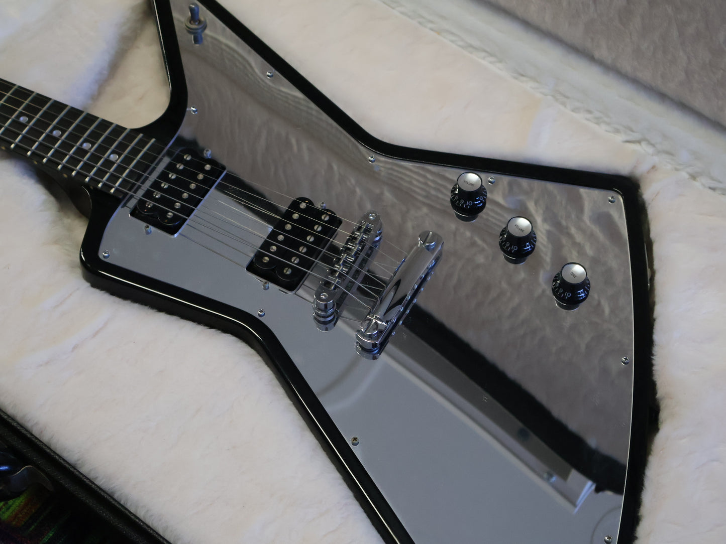 2007 Gibson EXP X-plorer New Century (Ebony w/Mirrored Guard)