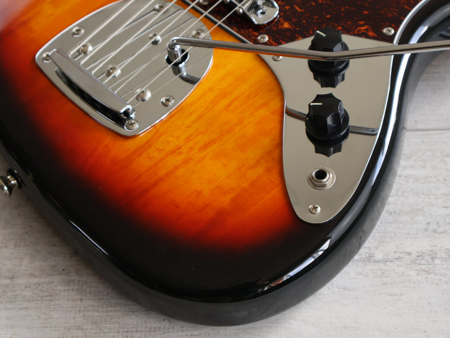 2014 Squier Classic Vibe Bass VI (Three-Colour Sunburst)