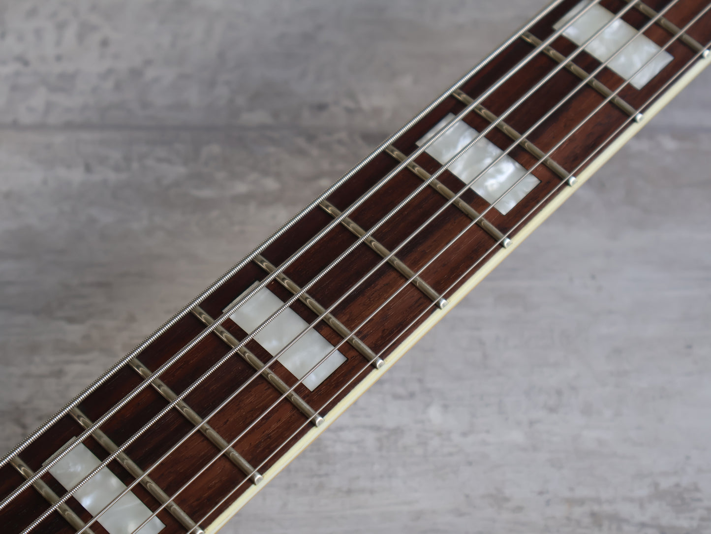 2014 Squier Classic Vibe Bass VI (Three-Colour Sunburst)