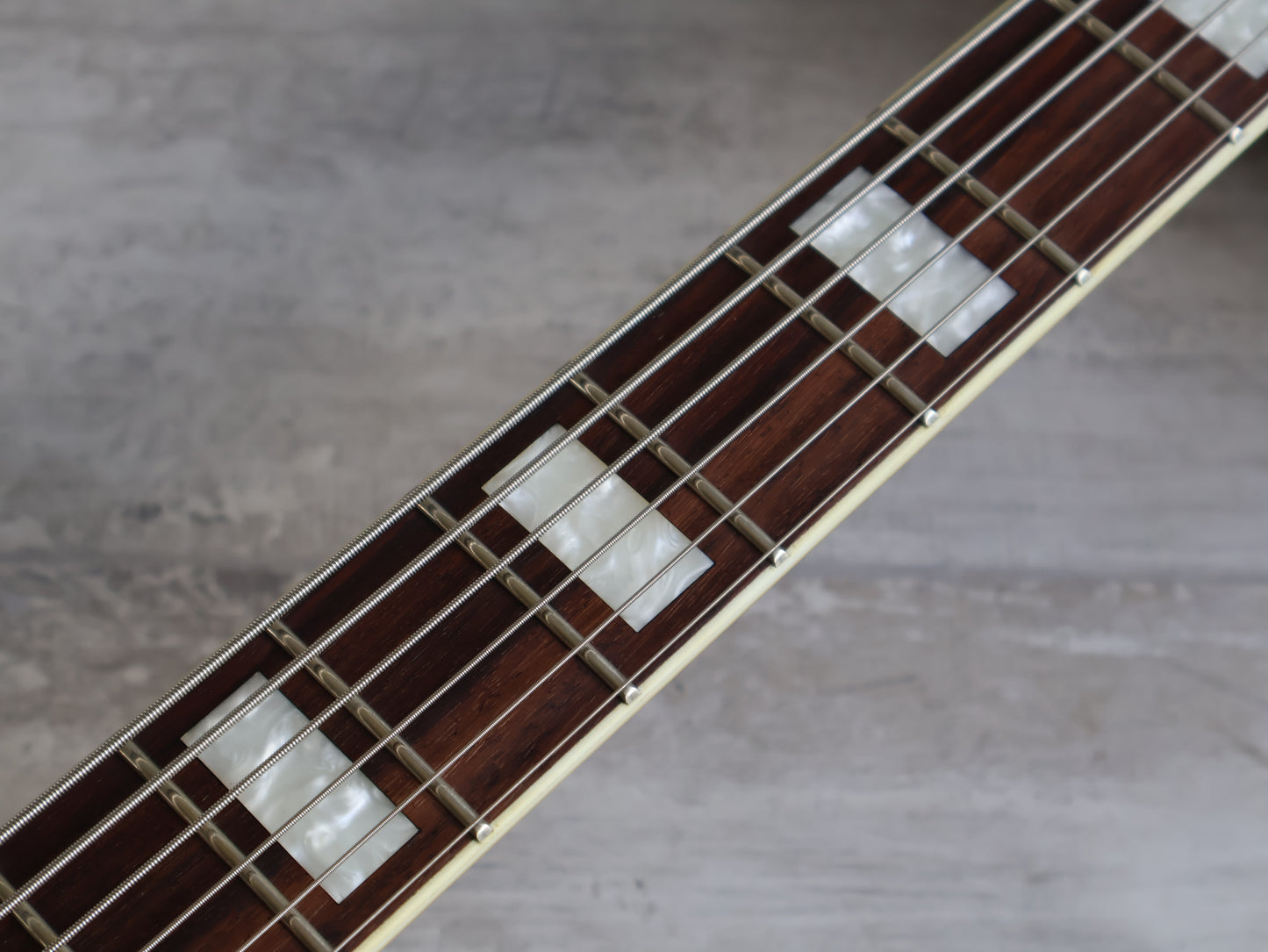 2014 Squier Classic Vibe Bass VI (Three-Colour Sunburst)