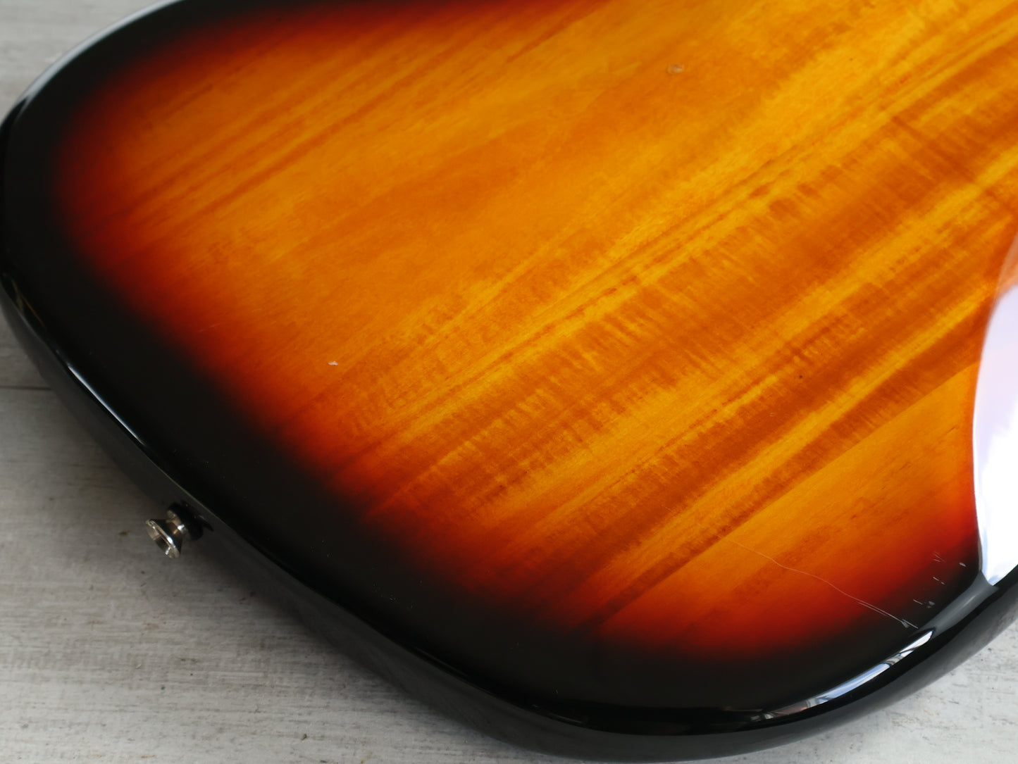 2014 Squier Classic Vibe Bass VI (Three-Colour Sunburst)