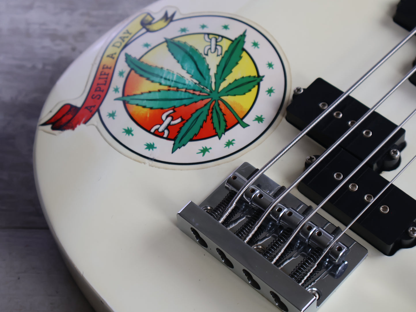 Fernandes Bong-Ripper Eagle Bass