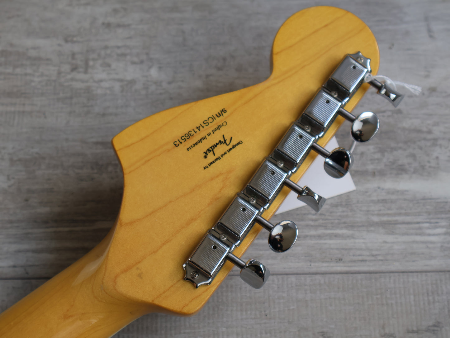 2014 Squier Classic Vibe Bass VI (Three-Colour Sunburst)