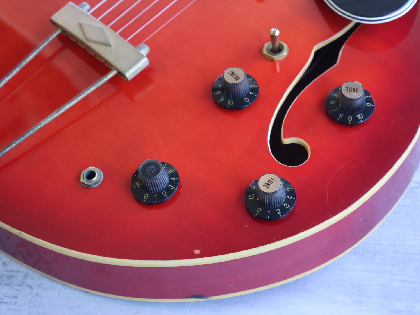 1970's Ventura Japan V-1002 Semi Hollowbody (Red)