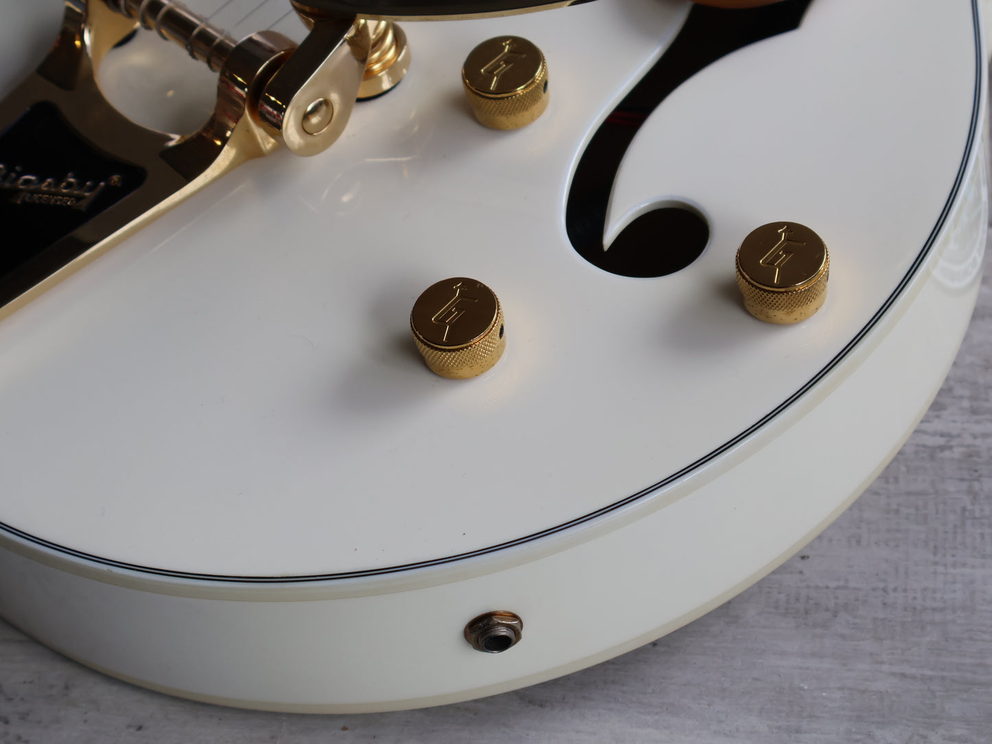 2023 Gretsch G5422TG Electromatic Classic HollowBody Double-Cut w/Bigsby (White)