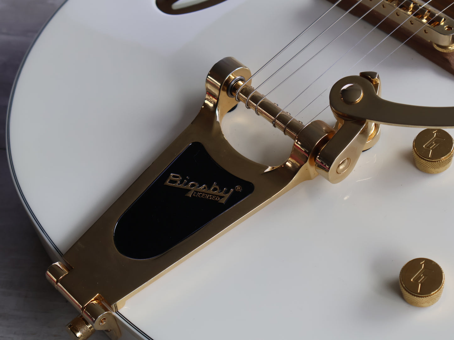 2023 Gretsch G5422TG Electromatic Classic HollowBody Double-Cut w/Bigsby (White)