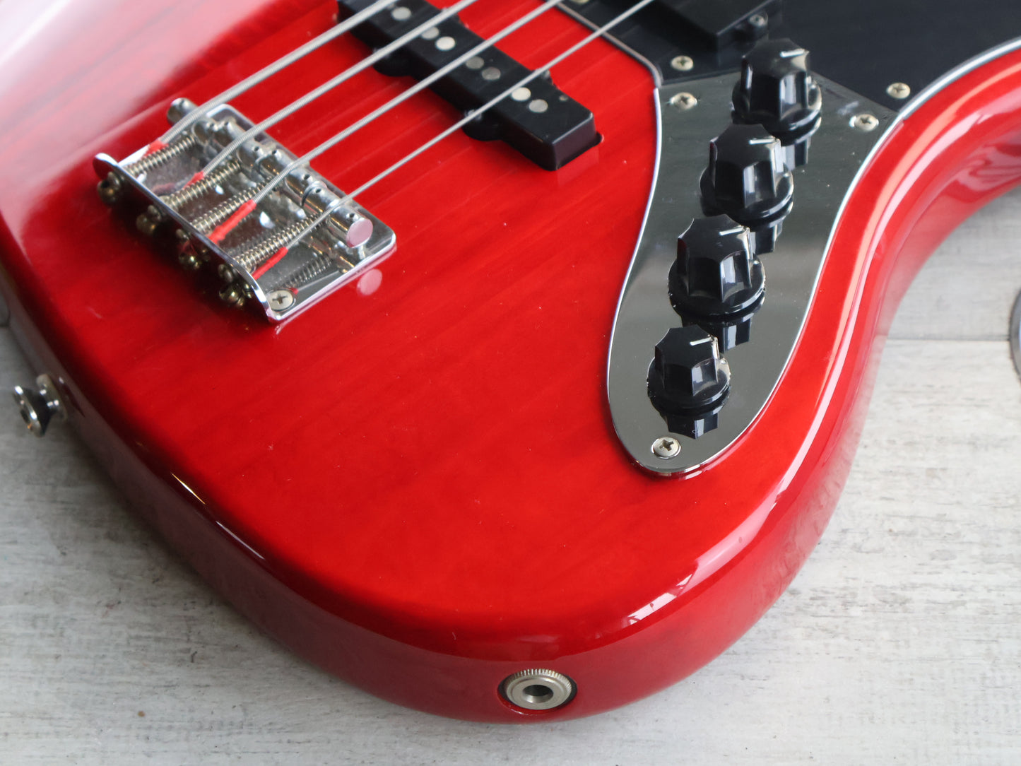 2015 Squier Vintage Modified Jaguar Bass Special (Crimson Red Transparent)