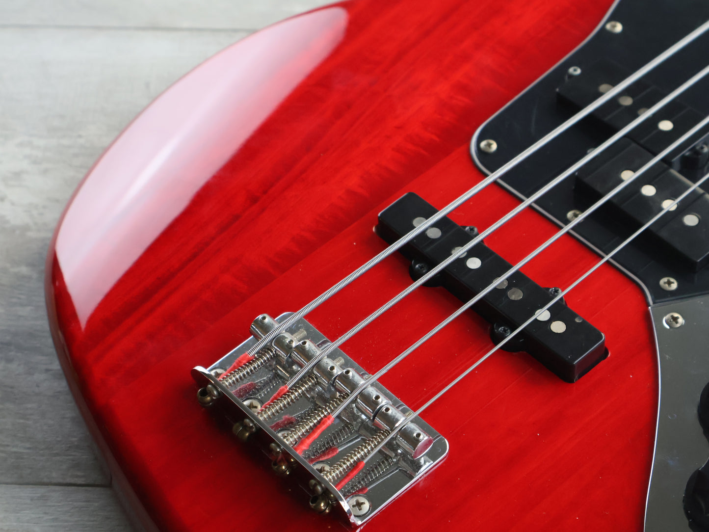 2015 Squier Vintage Modified Jaguar Bass Special (Crimson Red Transparent)