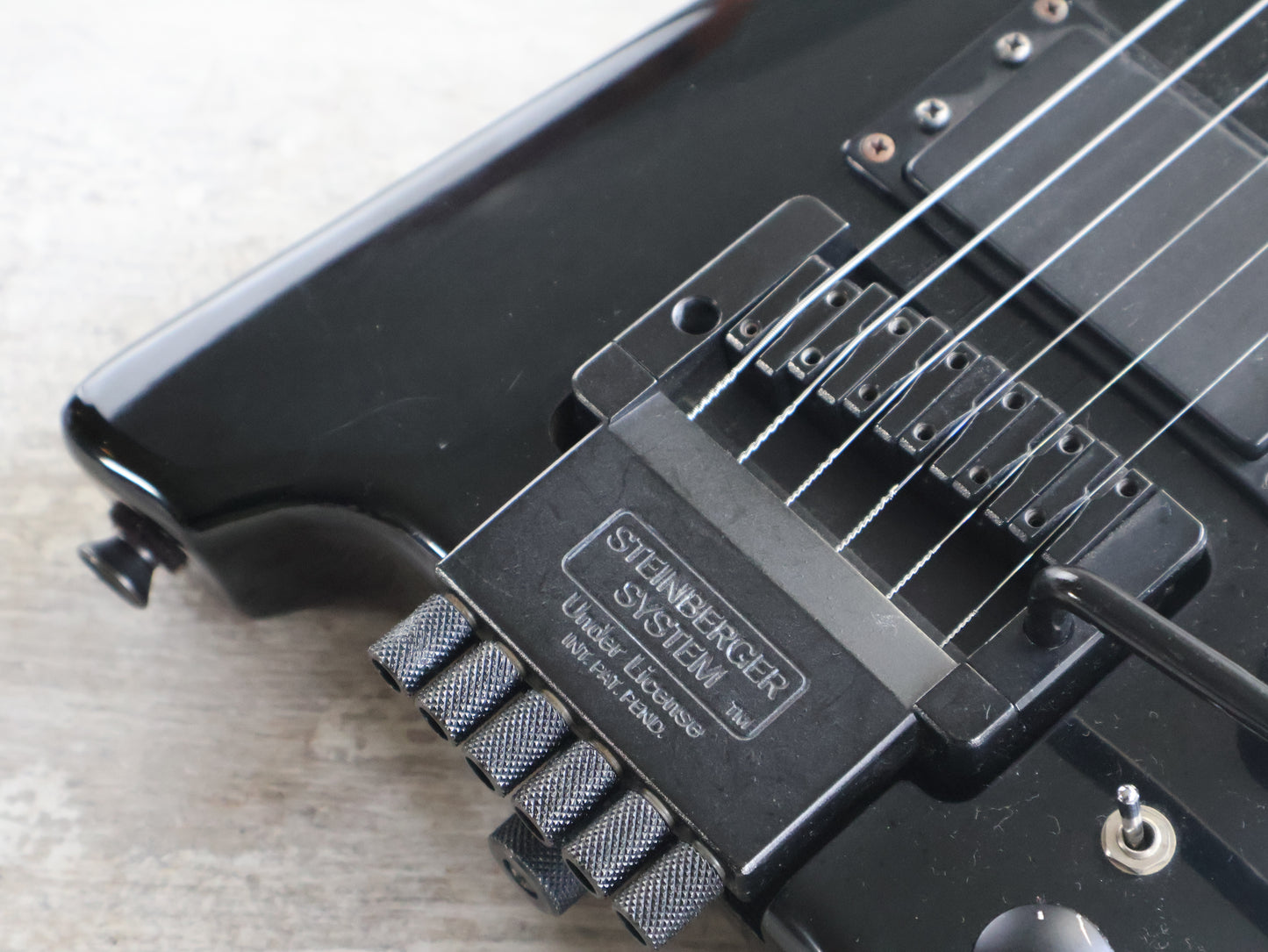 Hohner G2T Headless Guitar w/Steinberger System (Black)