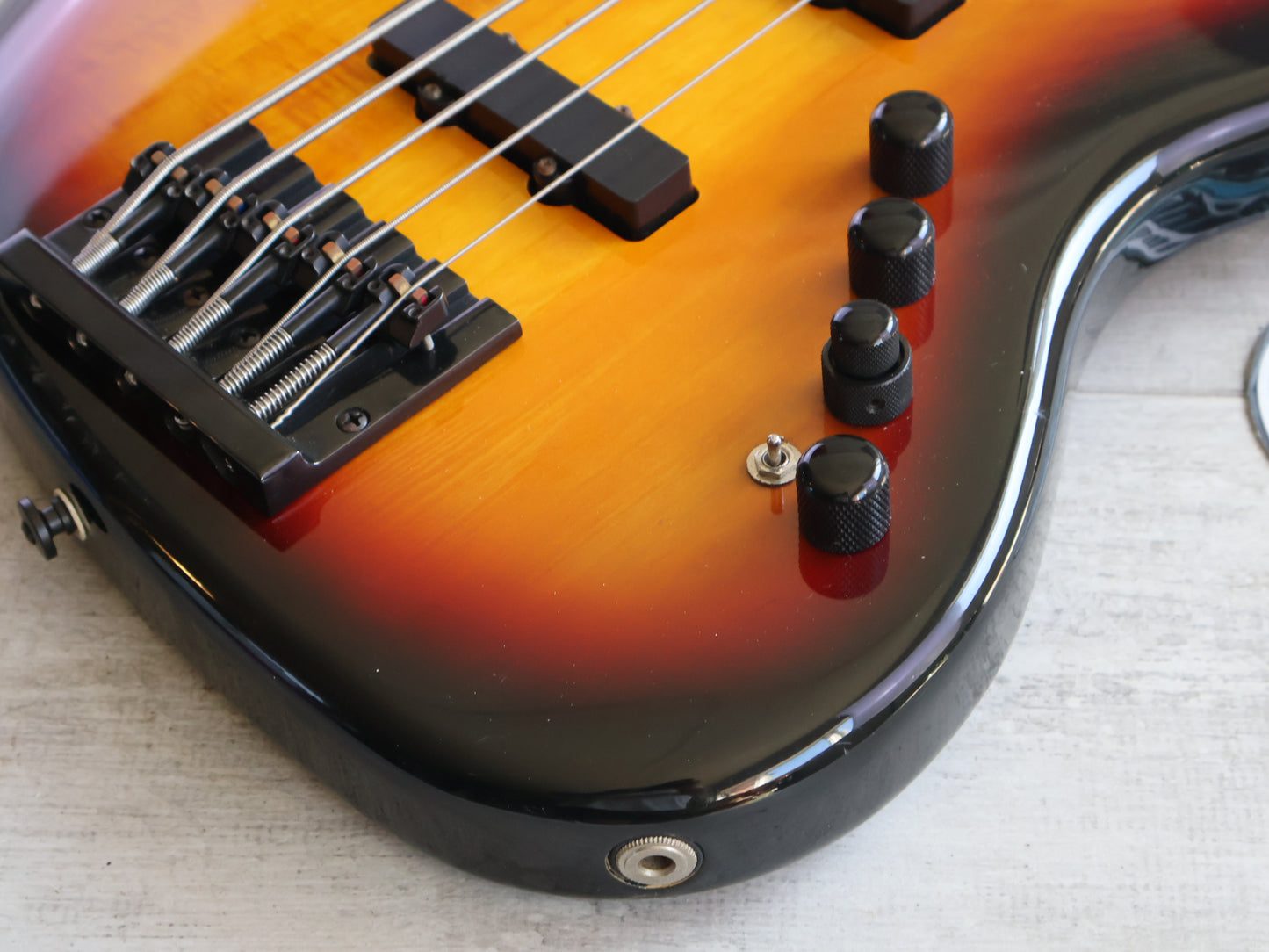 2013 Squier Deluxe Jazz Bass V Active (3-Color Sunburst)