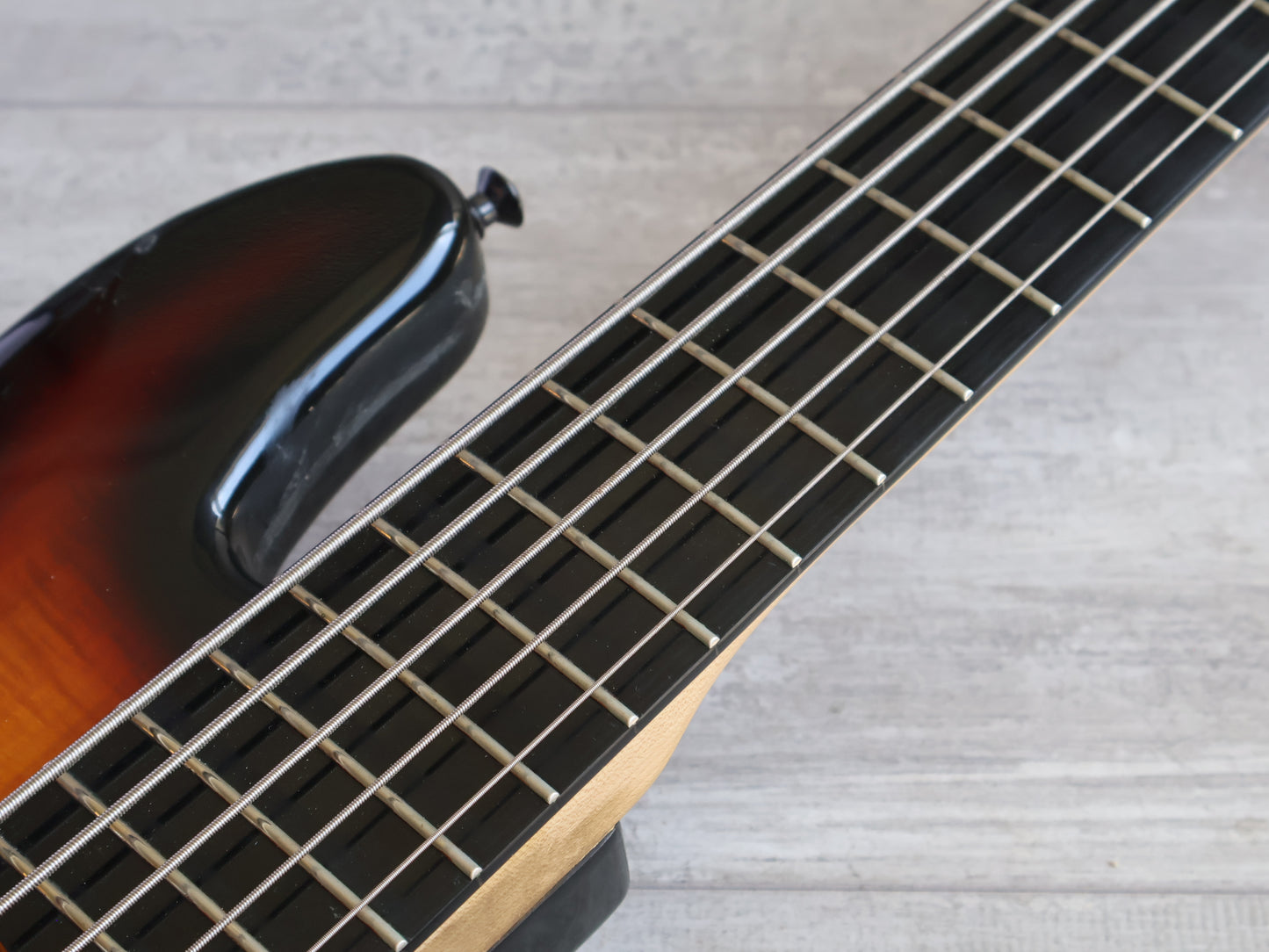 2013 Squier Deluxe Jazz Bass V Active (3-Color Sunburst)