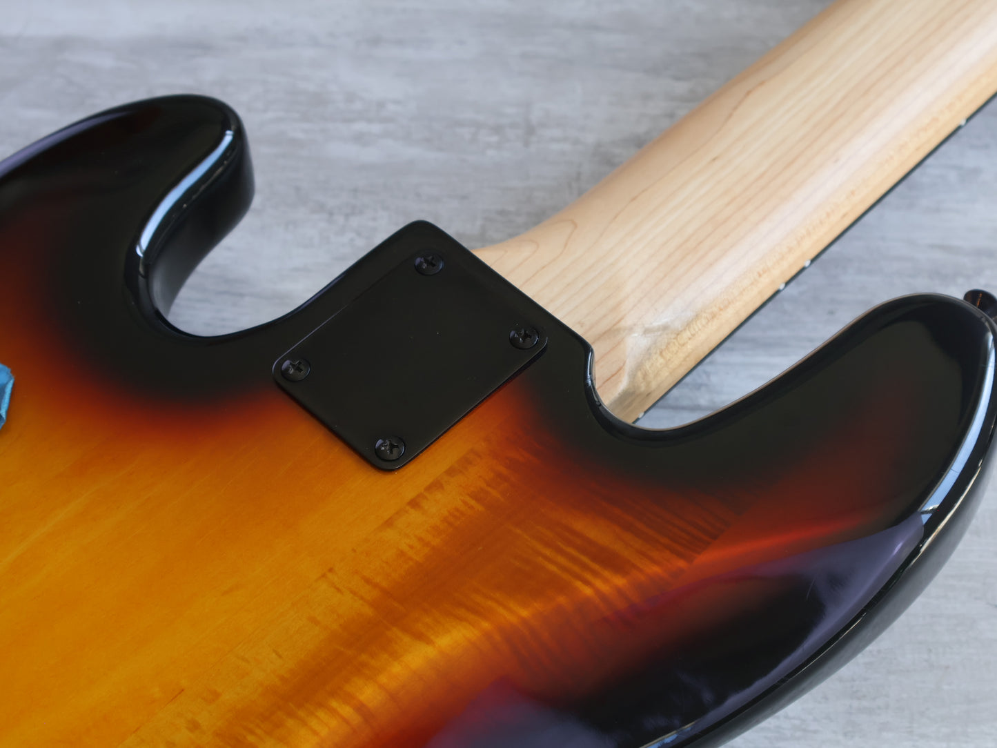 2013 Squier Deluxe Jazz Bass V Active (3-Color Sunburst)