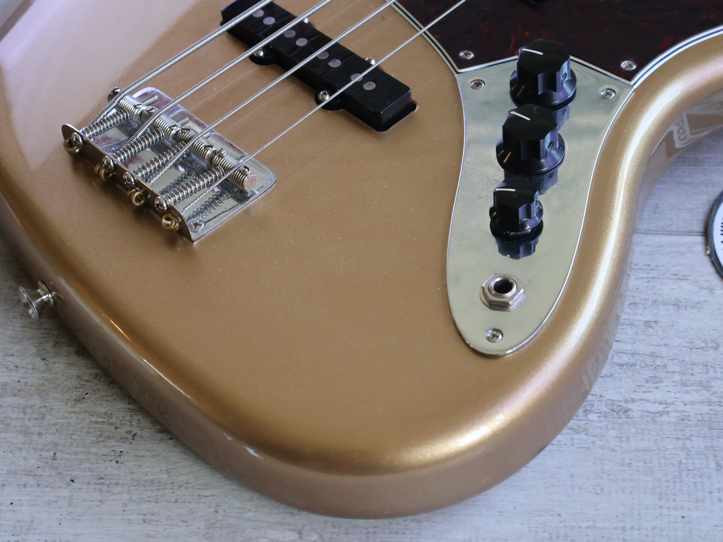 2019 Fender Vintera 60's Jazz Bass Pau Ferro (Firemist Gold)