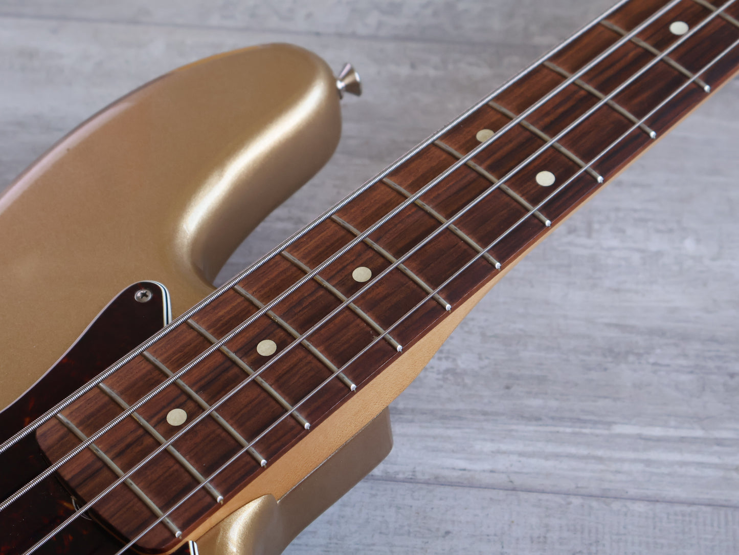 2019 Fender Vintera 60's Jazz Bass Pau Ferro (Firemist Gold)