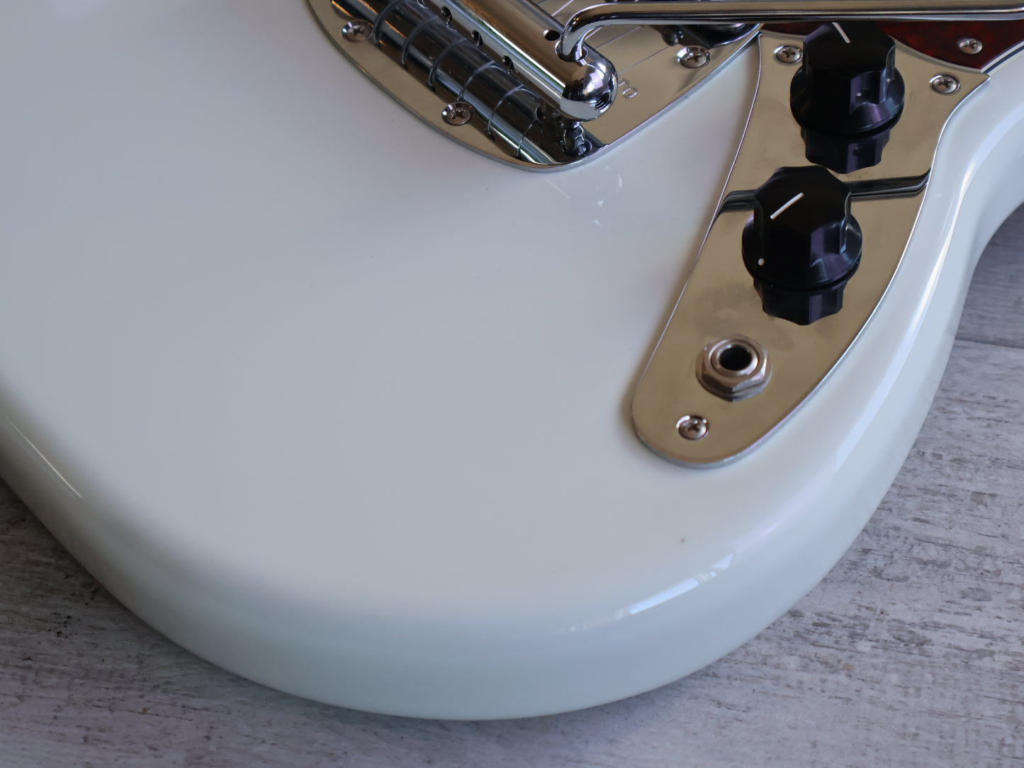 2025 Fender Japan Traditional '60s Mustang w/Hot Rails (Olympic White)
