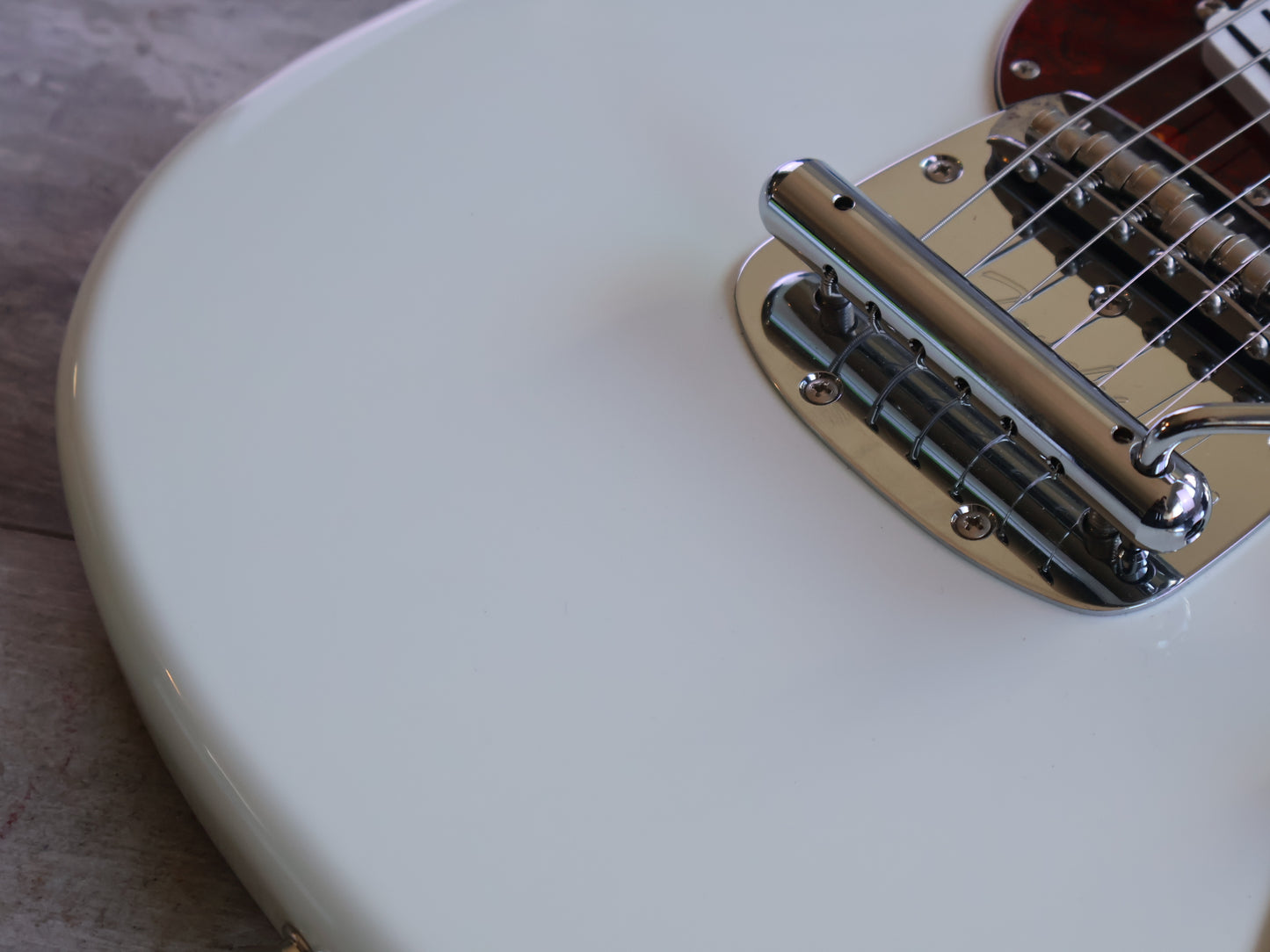 2025 Fender Japan Traditional '60s Mustang w/Hot Rails (Olympic White)