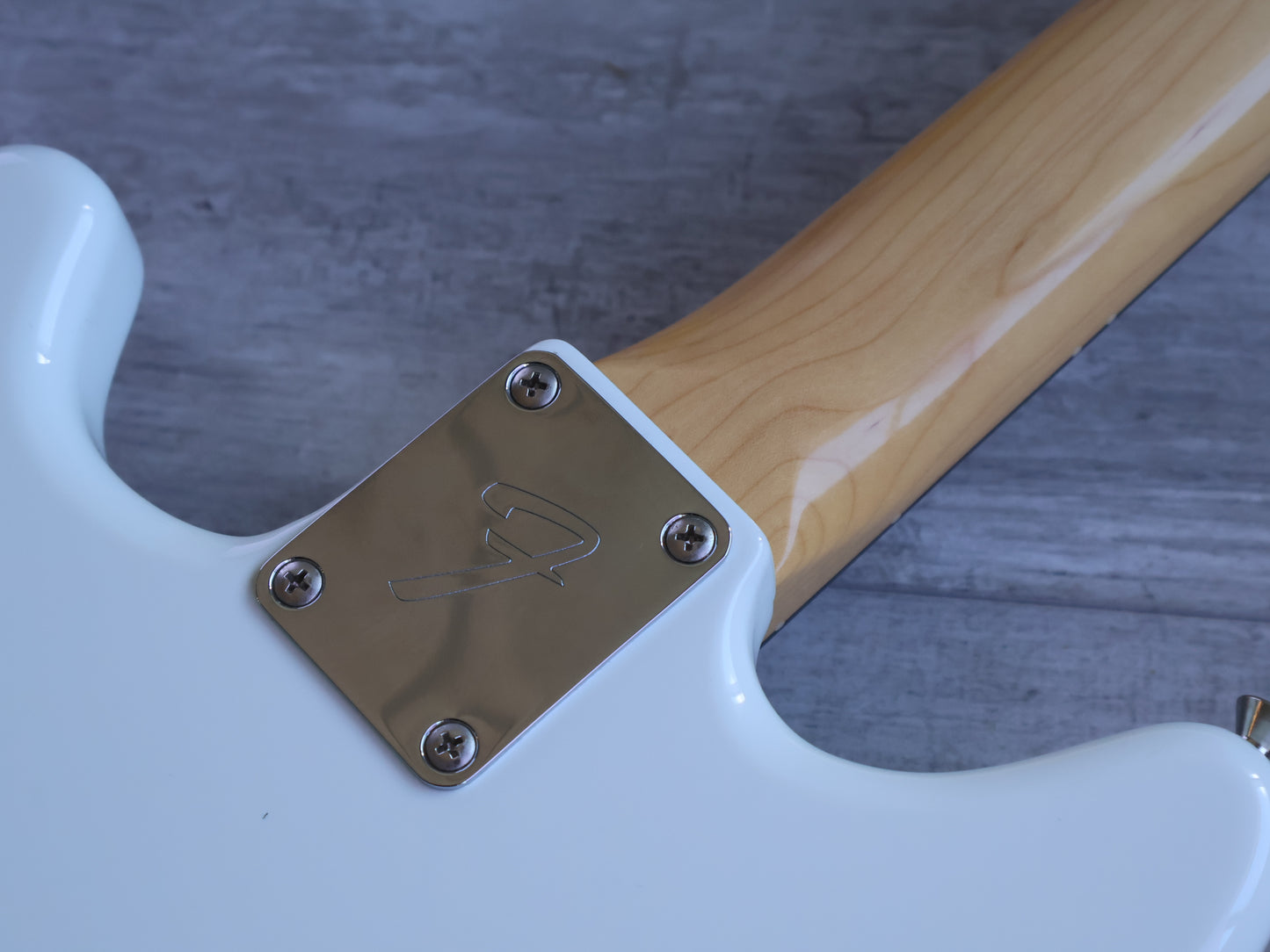 2025 Fender Japan Traditional '60s Mustang w/Hot Rails (Olympic White)