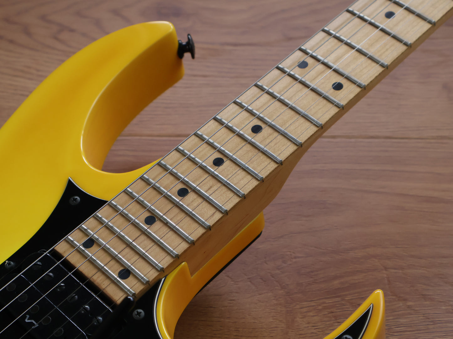 1989 Ibanez Japan RG-550 Superstrat (Faded Desert Sun Yellow)