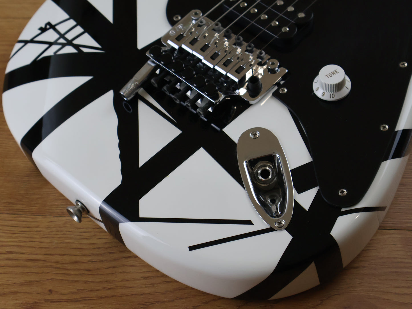 EVH Striped Series Van Halen Signature Stratocaster (Black and White)