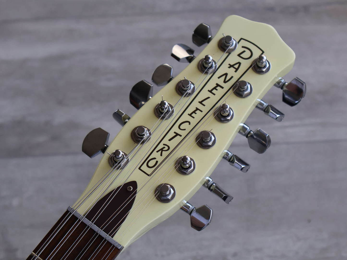 Danelectro "Vintage 12-String" Shorthorn Semi Hollowbody (White)