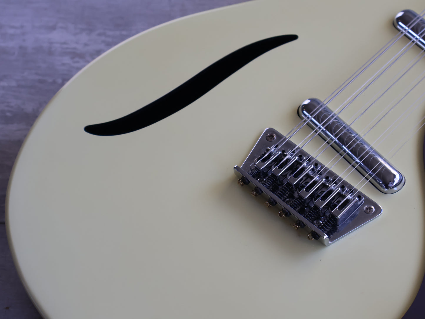 Danelectro "Vintage 12-String" Shorthorn Semi Hollowbody (White)