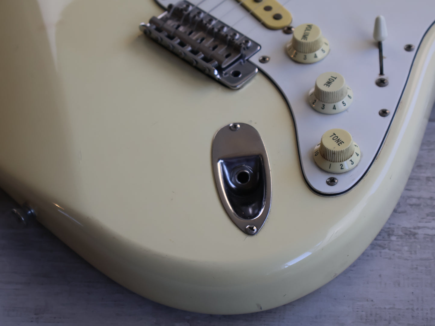 1986 Fender Japan ST314-55 Boxer Series Medium Scale Stratocaster (Vintage White)