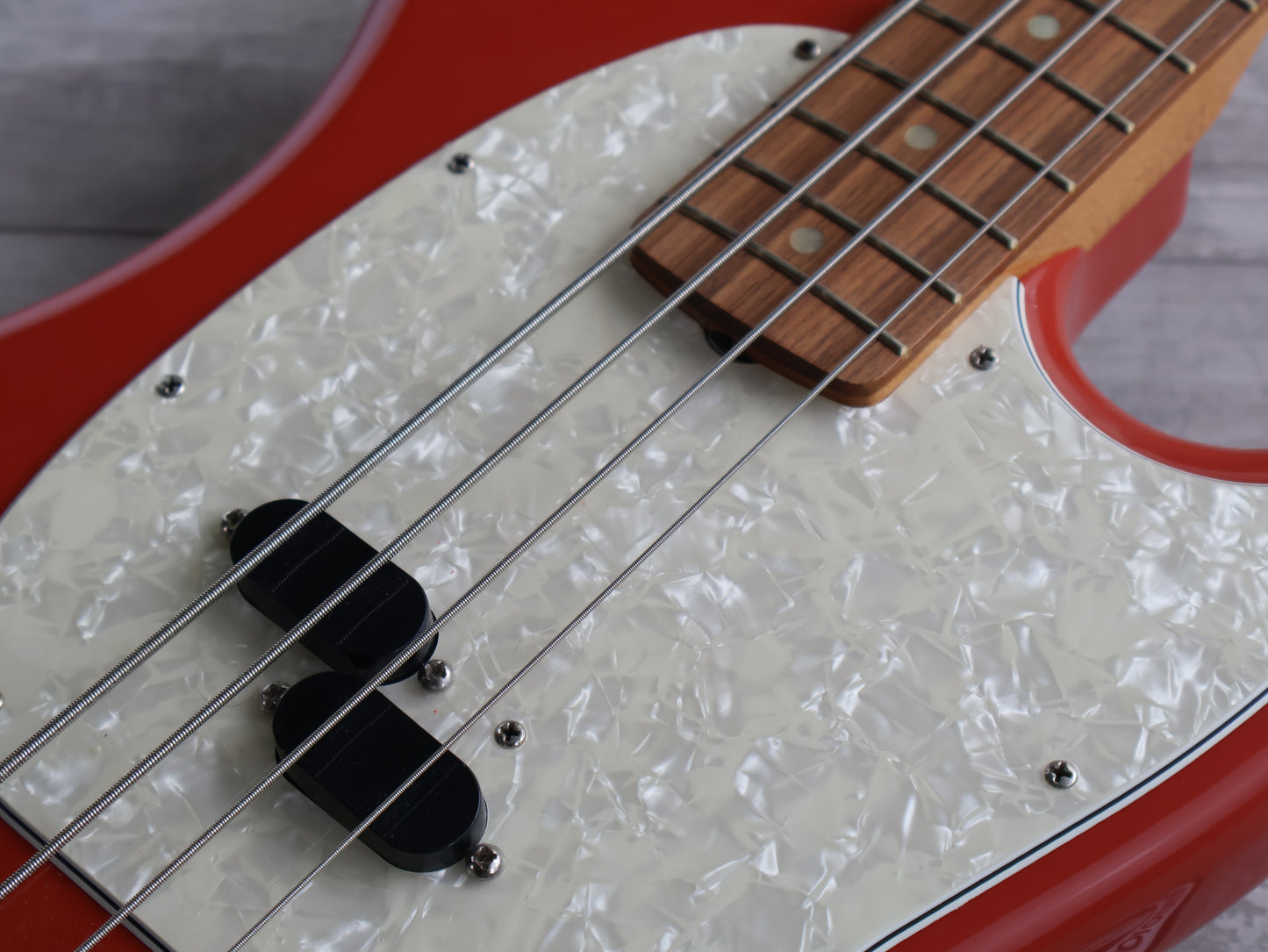 Fender Vintera '60s Mustang Bass (Fiesta Red)