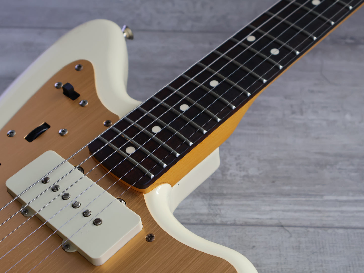 2021 Squier "J Mascis" Jazzmaster (Vintage White/Gold)