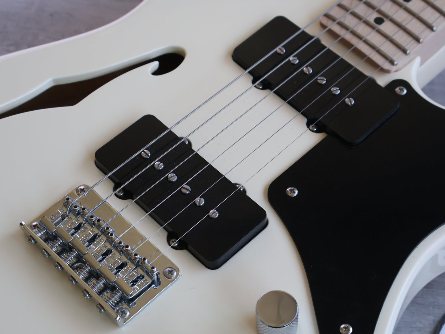 Squier Paranormal Telecaster Thinline Cabronita (Olympic White)