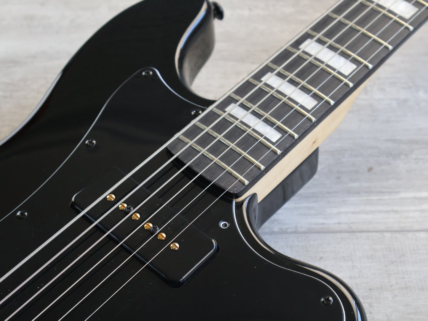 Harley Benton JA-Baritone Jazzmaster/Jaguar Offset Baritone w/P90's (Black)