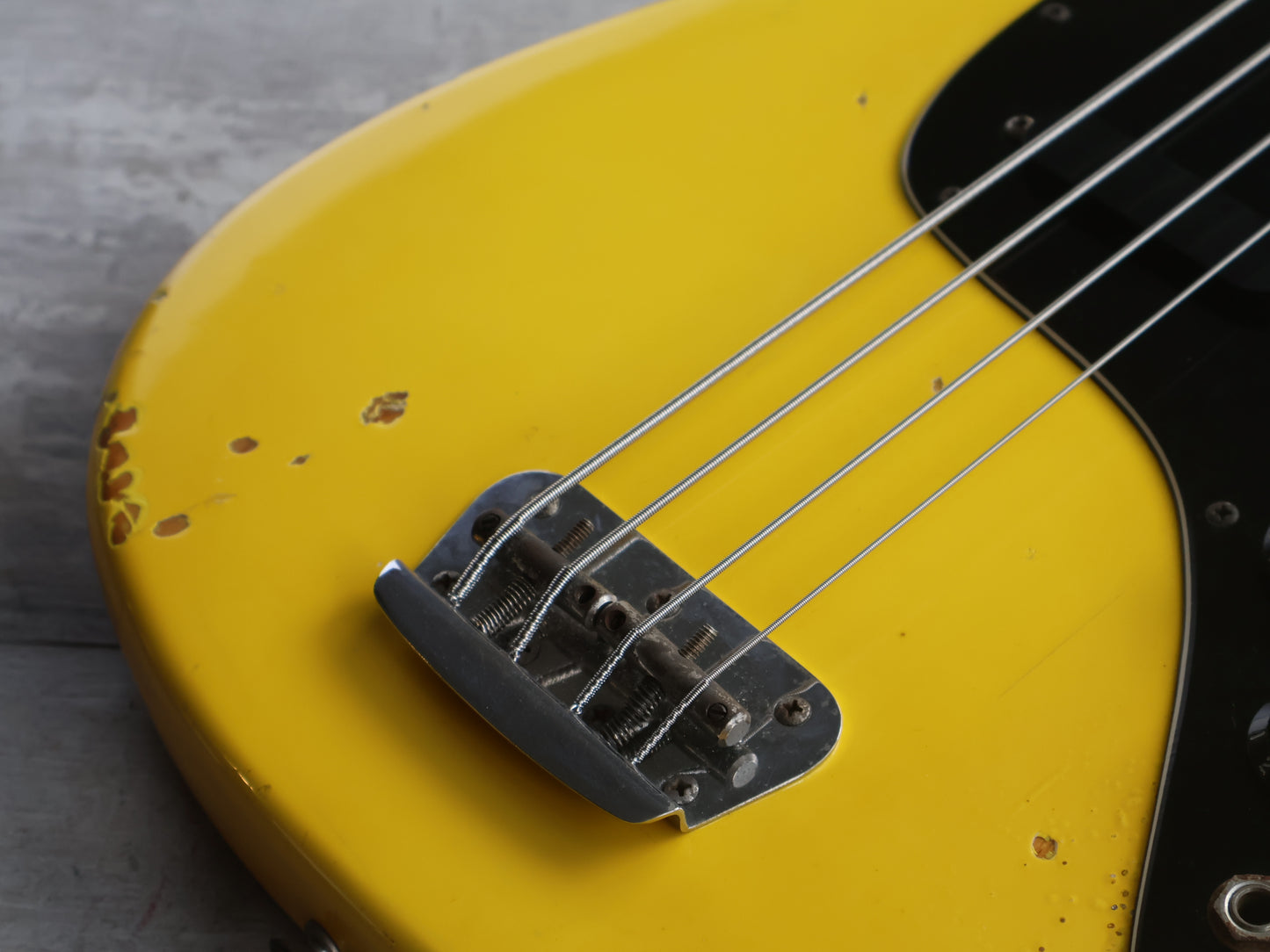 1980 Fender USA Musicmaster Bass (Monaco Yellow)