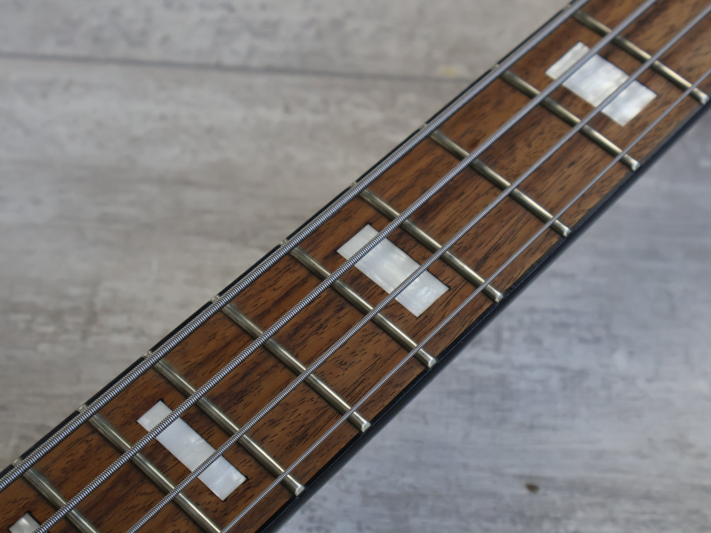 Italia Maranello 4-String Electric Bass (Sparkle Silver)