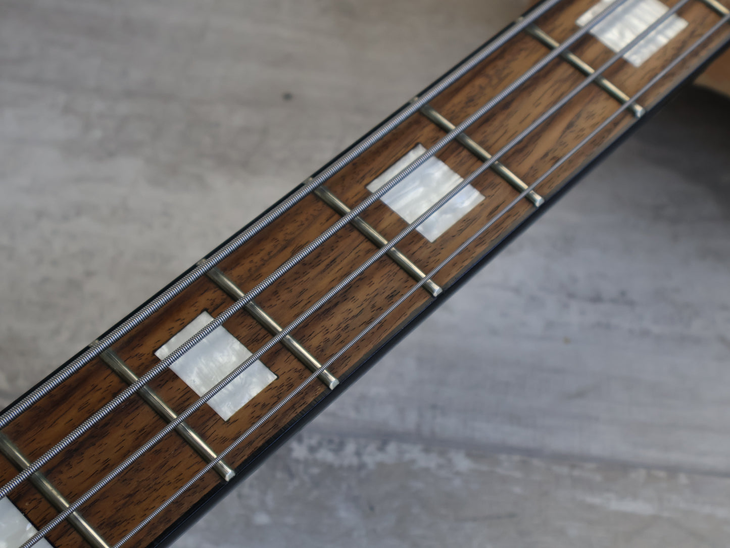 Italia Maranello 4-String Electric Bass (Sparkle Silver)