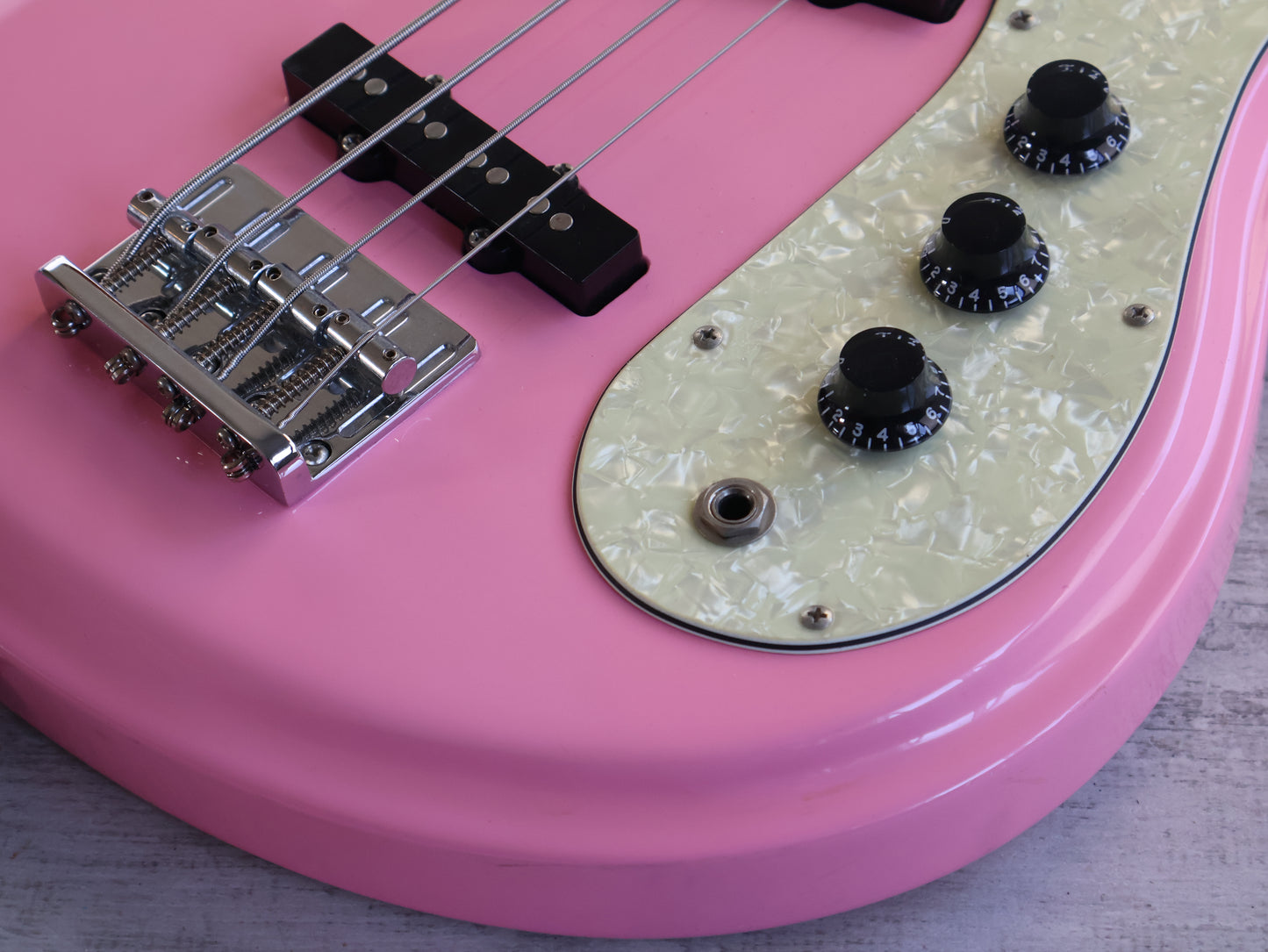Aria Diamond Mosrite Style DMB380 Bass Guitar (Pink)