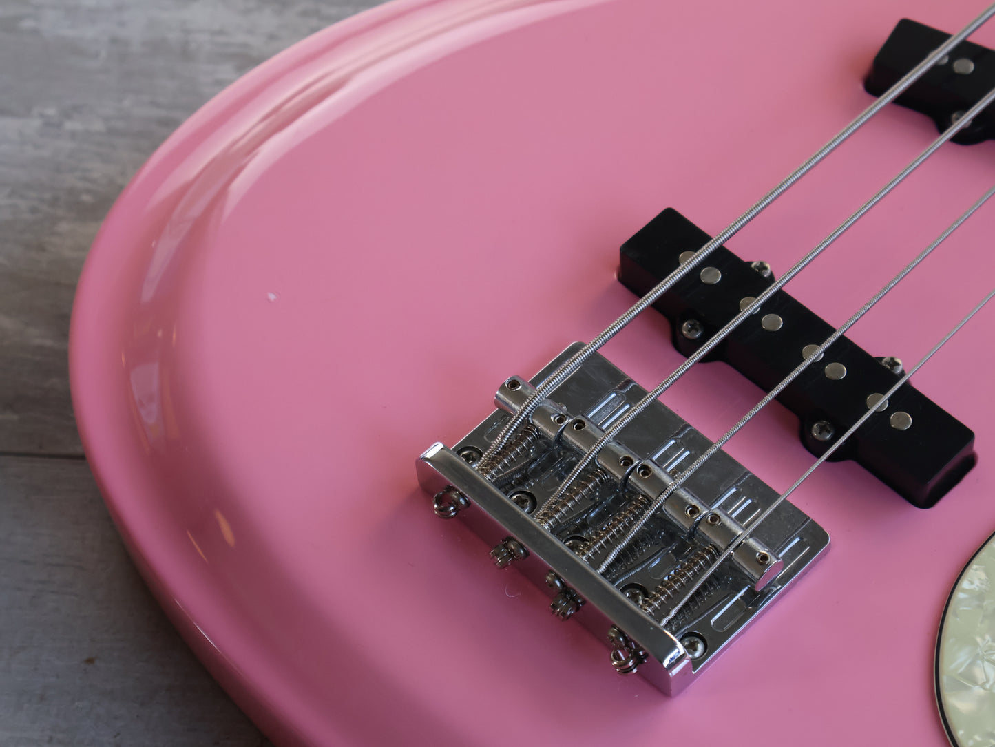 Aria Diamond Mosrite Style DMB380 Bass Guitar (Pink)