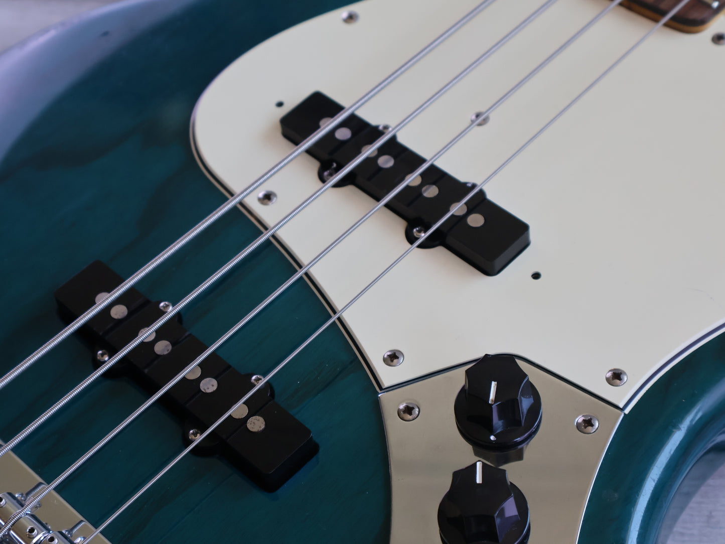 1993 Seymour Duncan Traditional Series '62 Reissue Jazz Bass (Transparent Turquoise)