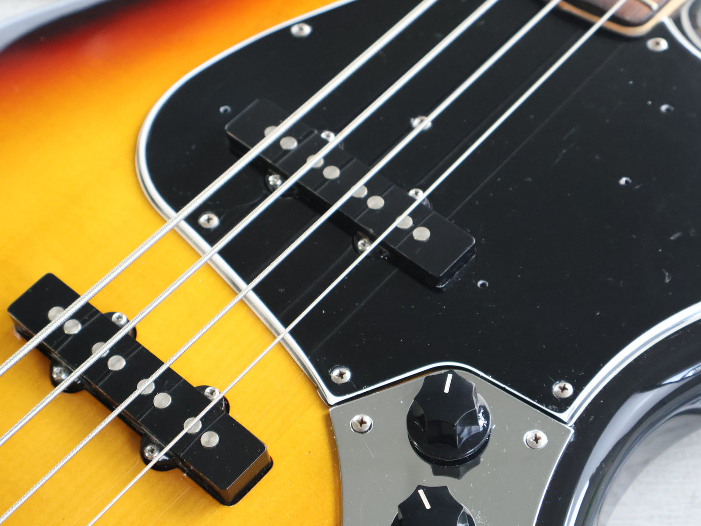 2010 Fender Japan Standard Jazz Bass (Sunburst)