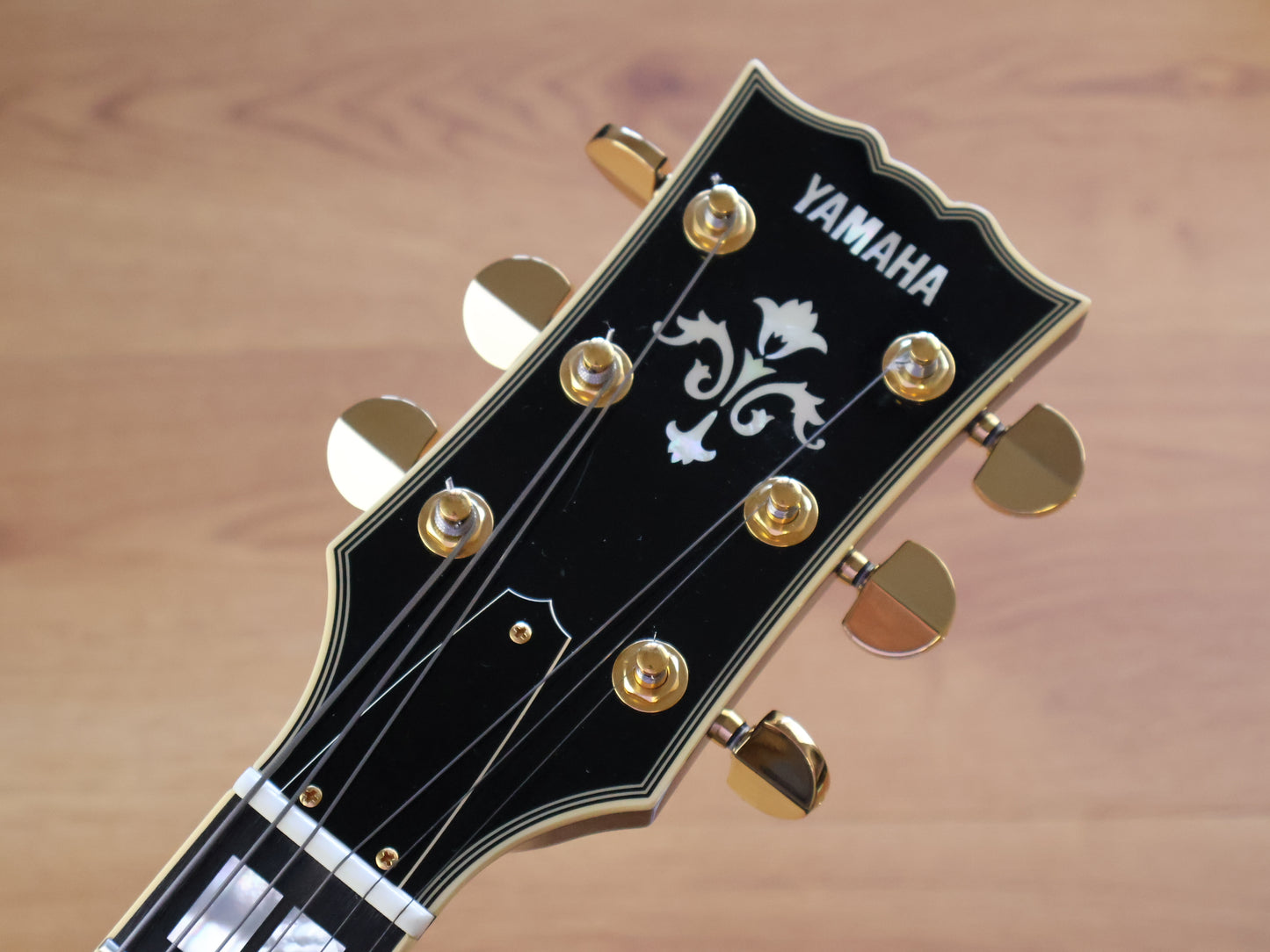 Yamaha Japan SA2200 Semi Hollowbody (Sunburst)