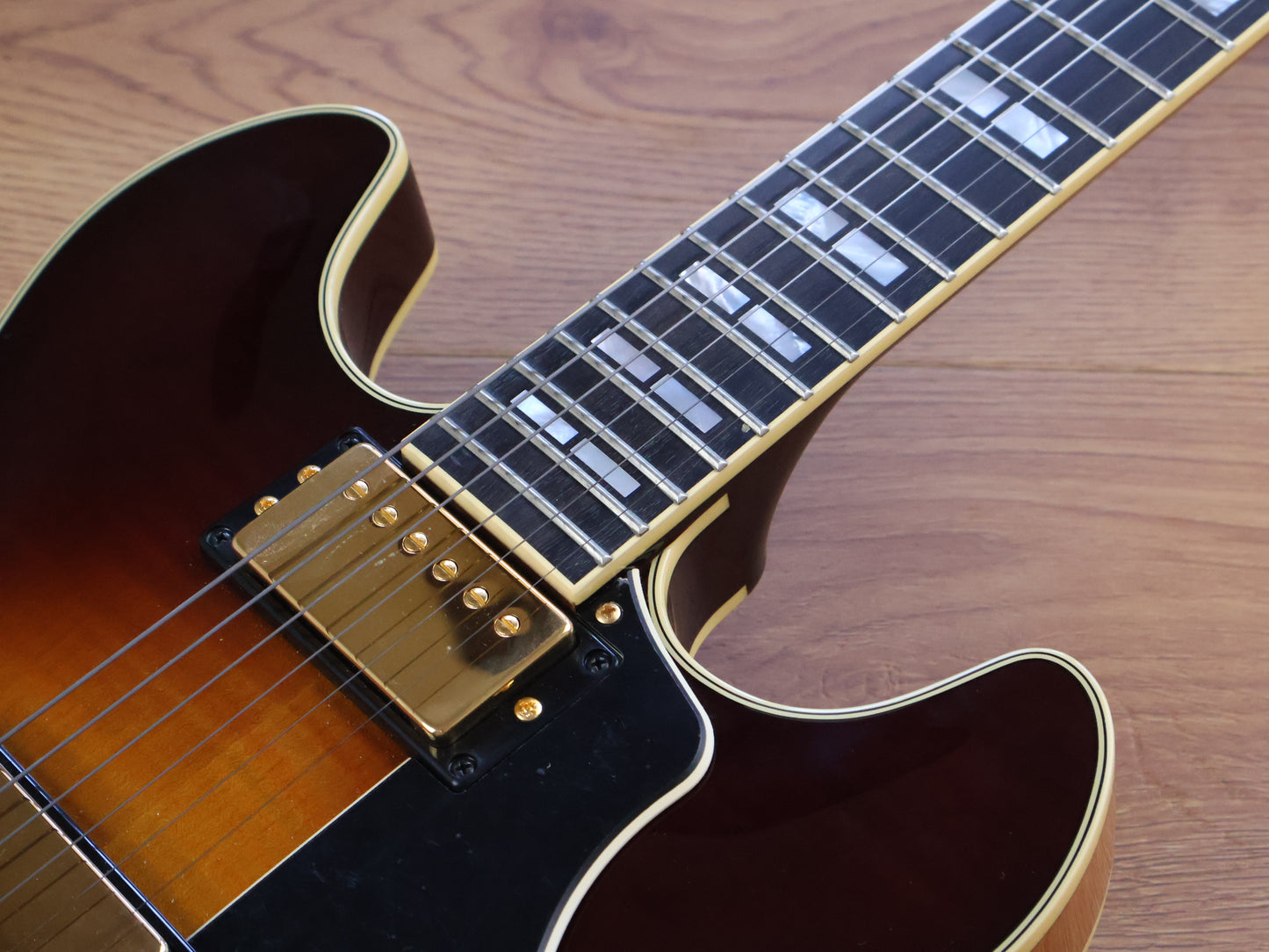 Yamaha Japan SA2200 Semi Hollowbody (Sunburst)