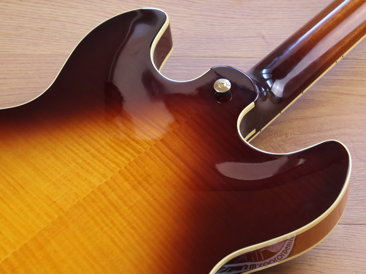 Yamaha Japan SA2200 Semi Hollowbody (Sunburst)