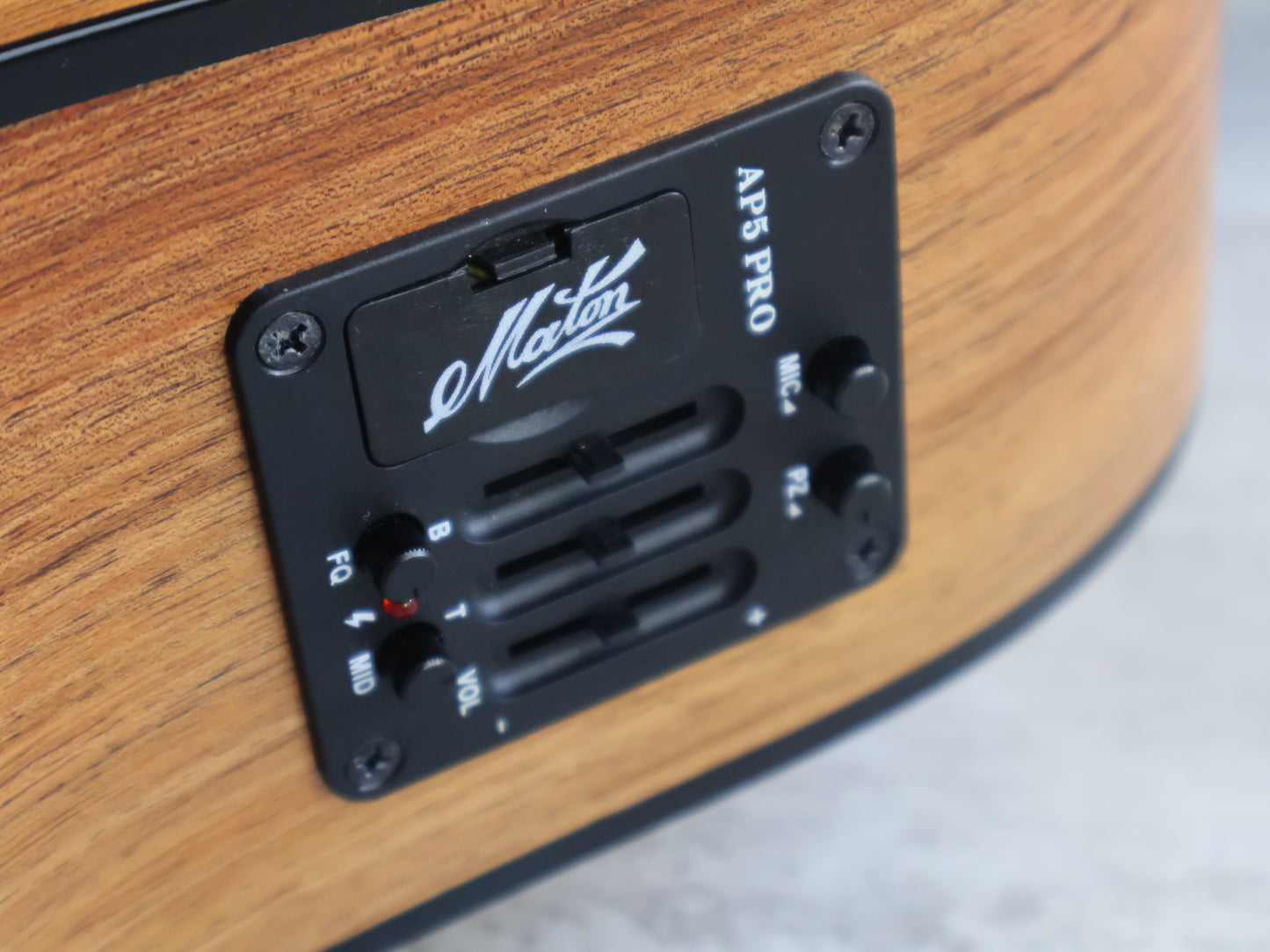 Maton SRS70C-12 "Road Series" Acoustic Electric 12-String Guitar (Natural Satin)