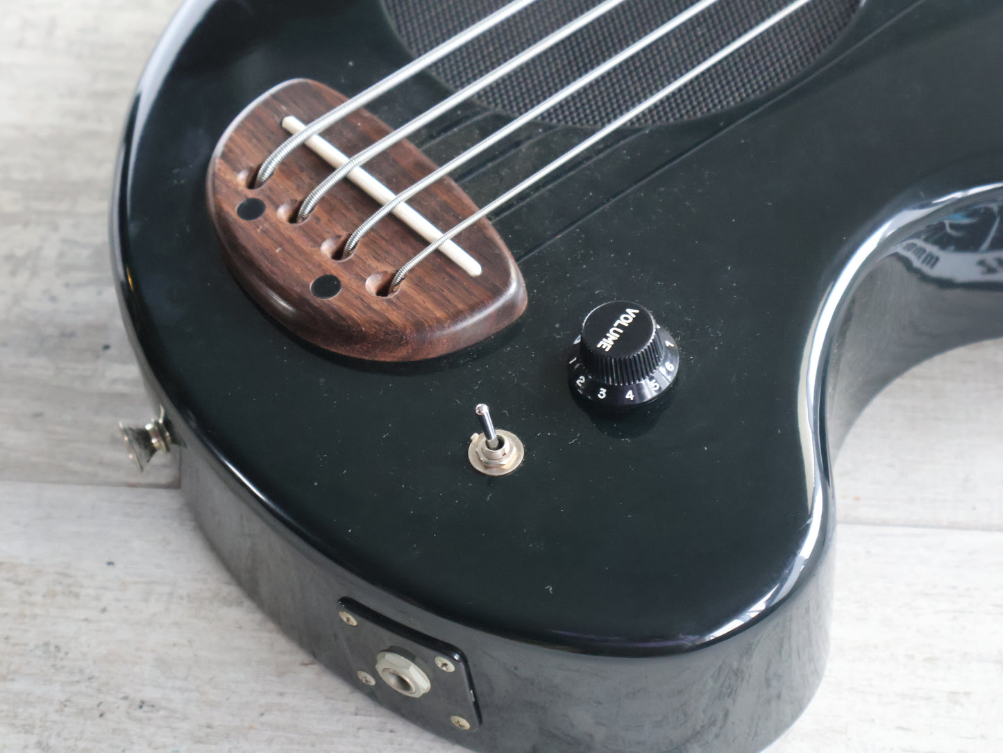 Fernandes ZO-3 Fretless Nomad Bass Guitar w/Speaker (Black)